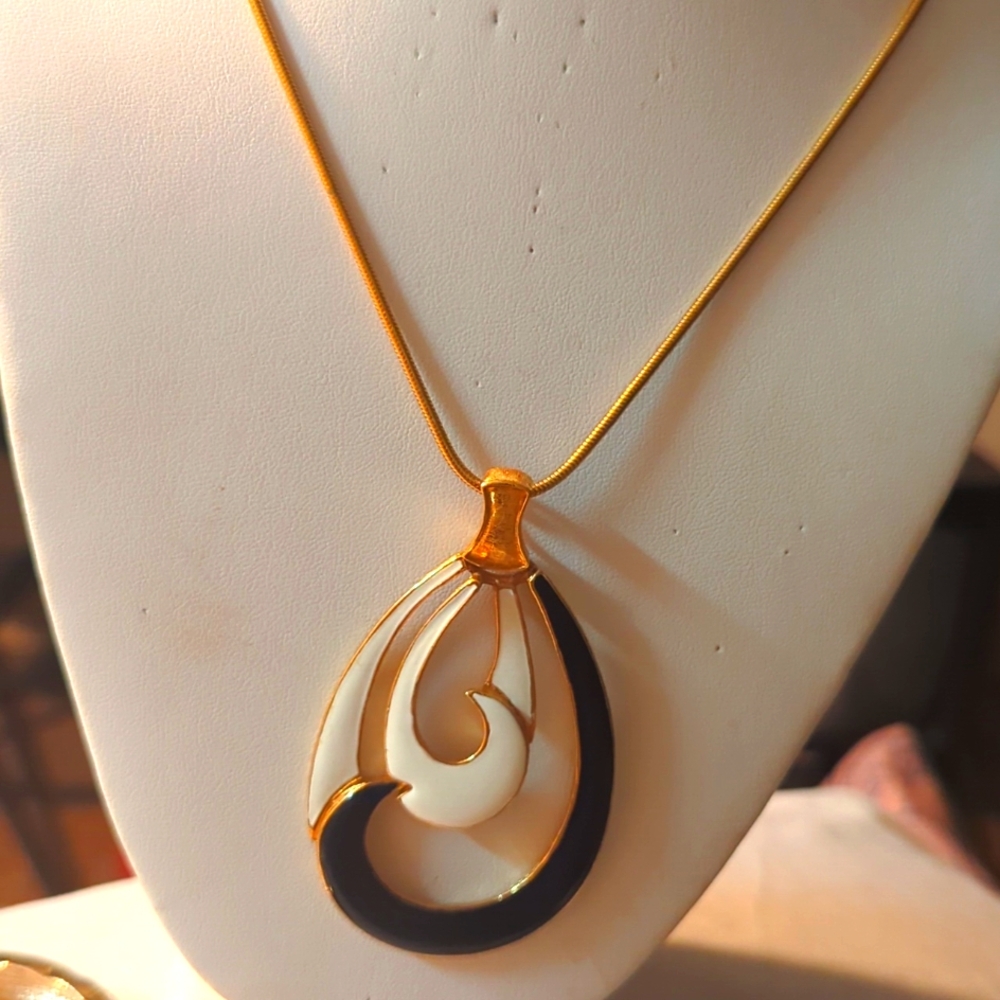 D&C Dolce and Cabbuana necklace